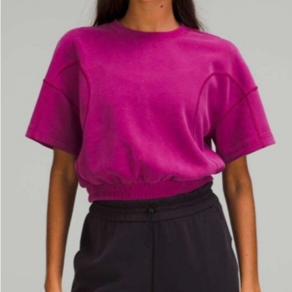 Lululemon Athletic
Softstreme Gathered T-Shirt
Magenta Purple Size 4‎